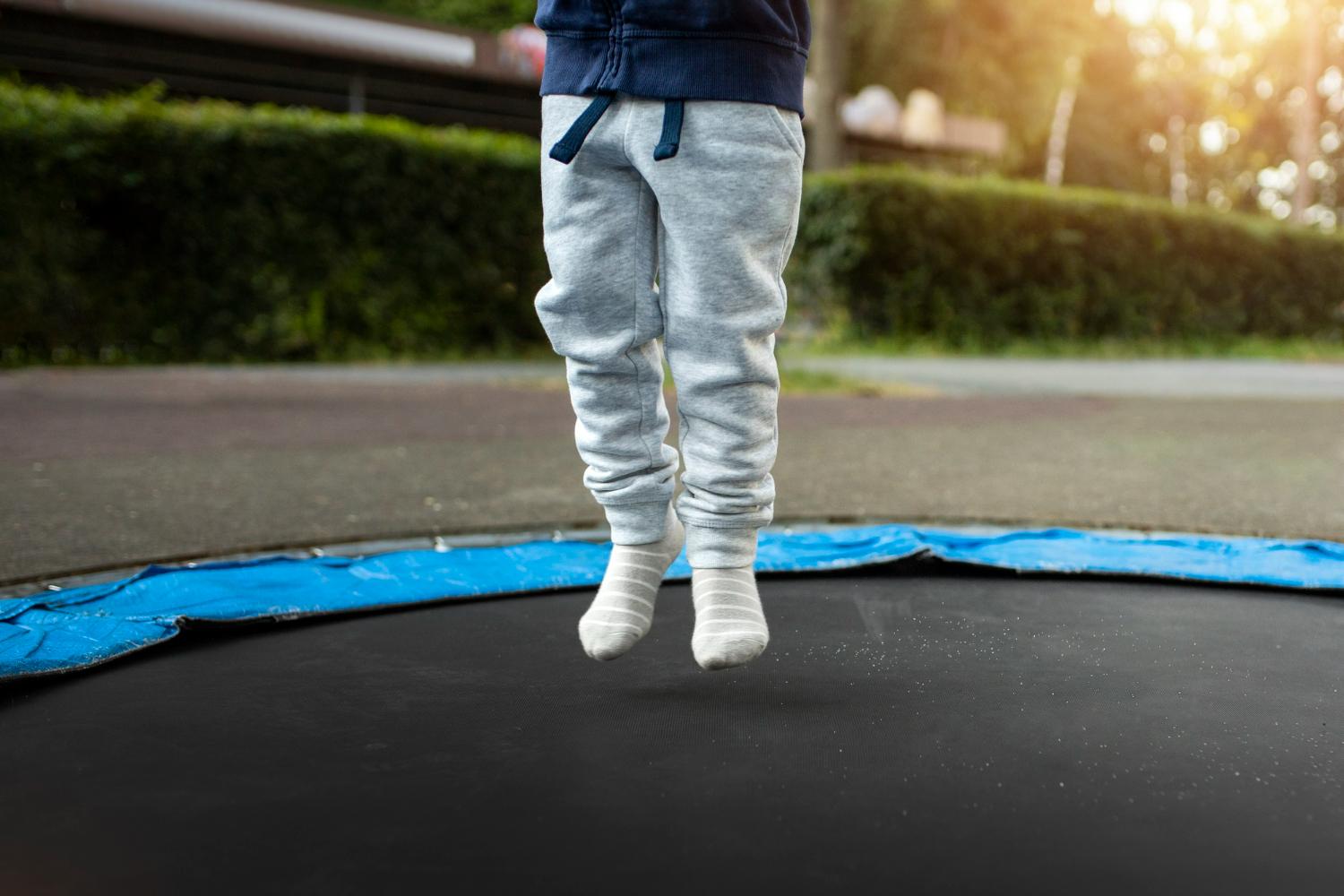 Child bouncing on a trampoline — injury risk factors
